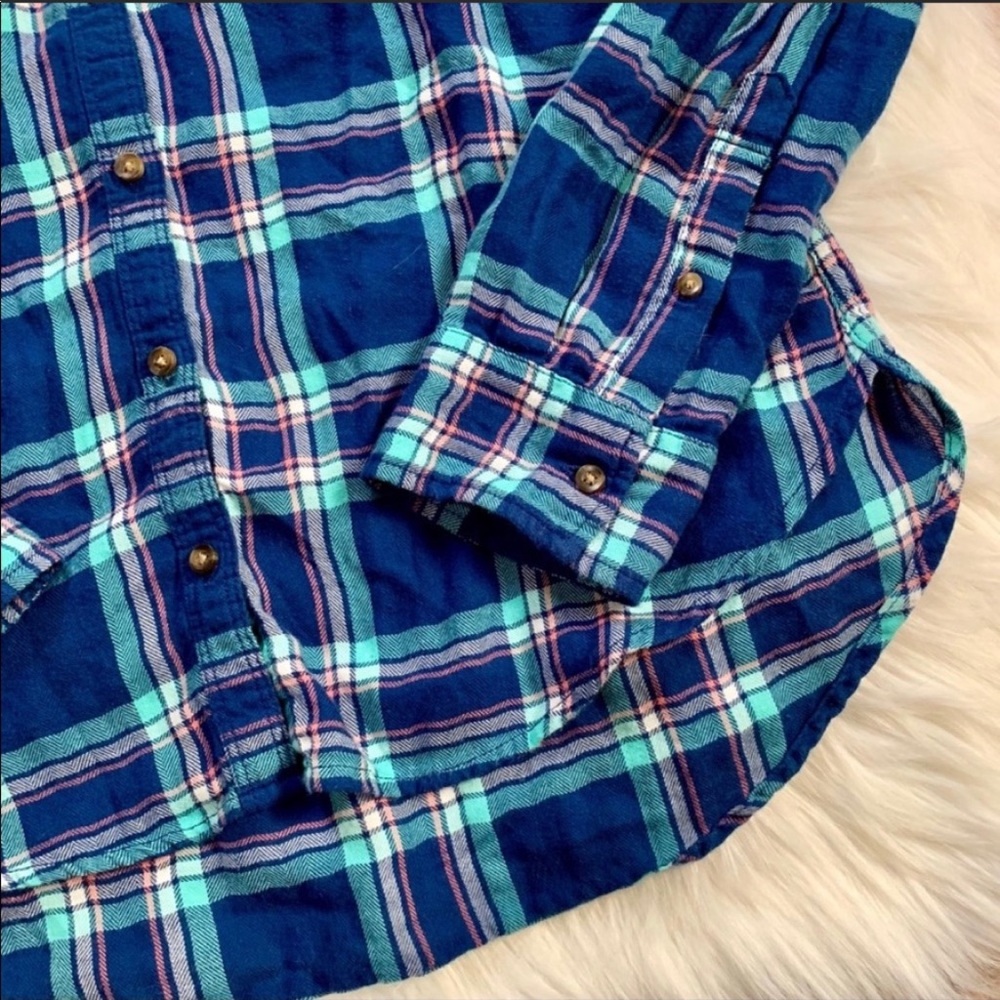 4/$25 Hollister | Plaid Button Down Shirt - Picture 4 of 6